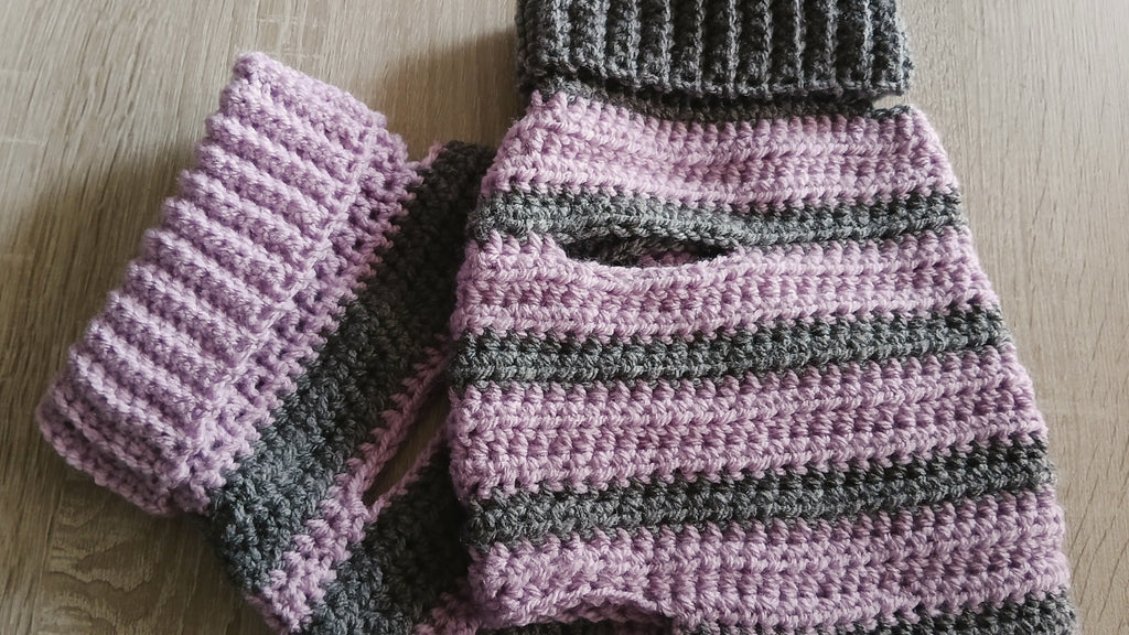 Gestrickter Hundepullover mit Rollkragen – Lila/Grau, S