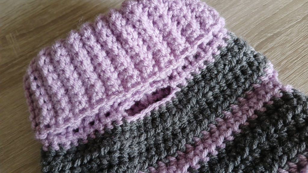 Gestrickter Hundepullover mit Rollkragen – Lila/Grau, S